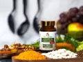 Witaj w świecie witaminy B2, czyli ryboflawiny! Suplement diety w kapsułkach, otoczony zdrowymi produktami.
