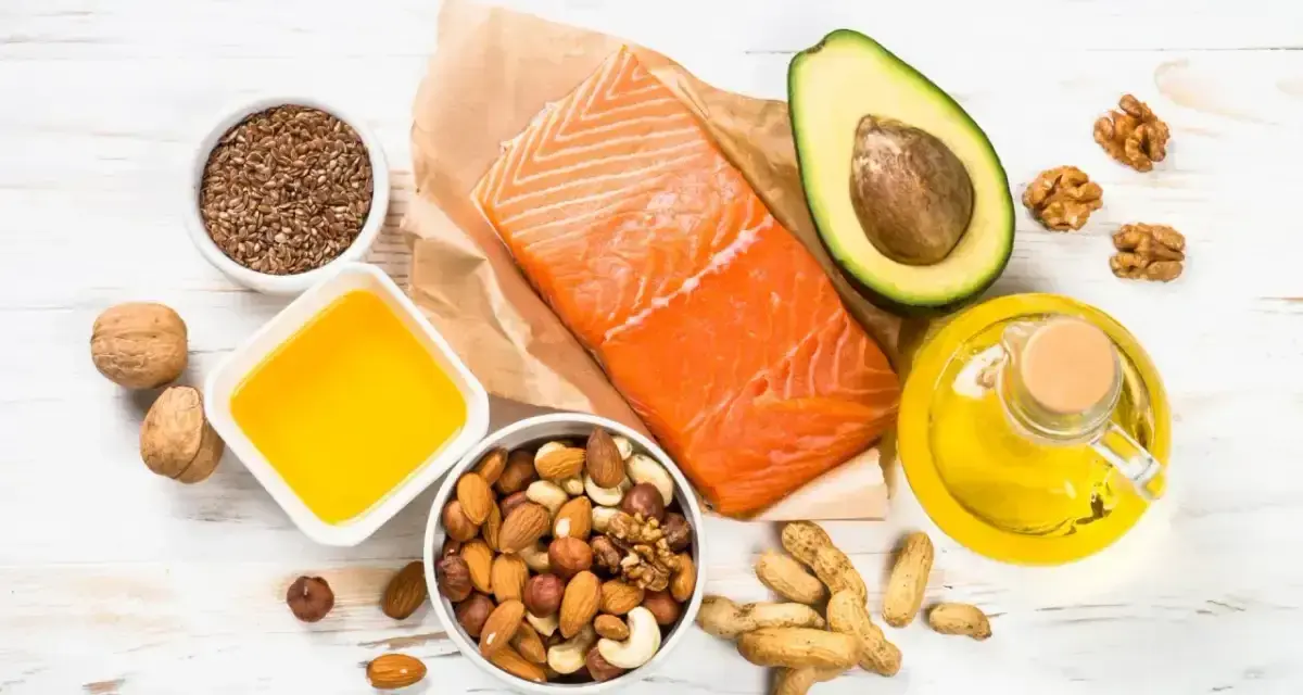 Łosoś, awokado, orzechy, siemię lniane i oleje – bogactwo zdrowych tłuszczów. Siemię lniane wartości odżywcze to kwasy omega-3.