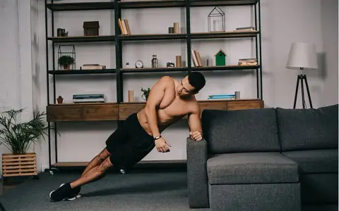 Jak cwiczyc MMA w domu: skuteczne treningi bez sprzętu i błędów