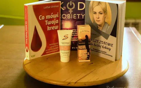 Książki o zdrowiu kobiety i kremy, które mogą pomóc w utrzymaniu równowagi hormonalnej, np. jak podwyższyć estrogen.