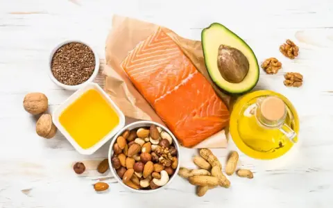 Łosoś, awokado, orzechy, siemię lniane i oleje – bogactwo zdrowych tłuszczów. Siemię lniane wartości odżywcze to kwasy omega-3.