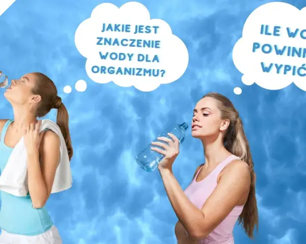 Dwie kobiety zastanawiają się, jak nawodnić organizm. Jedna pije wodę, druga trzyma butelkę.