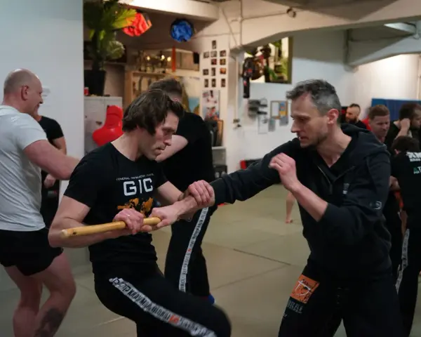 Najlepsza sztuka walki na ulice: Krav Maga czy MMA dla bezpieczeństwa?