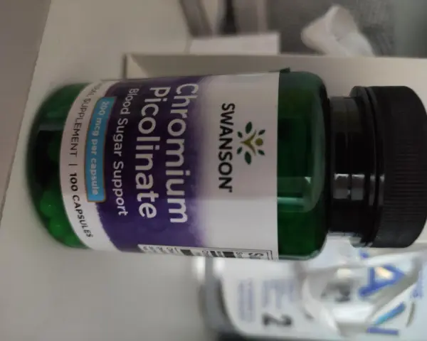 Butelka suplementu diety Swanson Chromium Picolinate, wspierającego poziom cukru we krwi. 100 kapsułek.