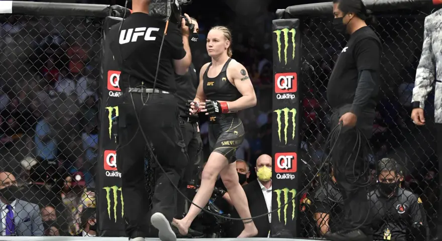 Waga piórkowa kobiet ile kg – poznaj kluczowe informacje o UFC