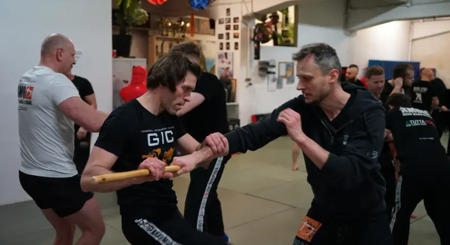 Najlepsza sztuka walki na ulice: Krav Maga czy MMA dla bezpieczeństwa?